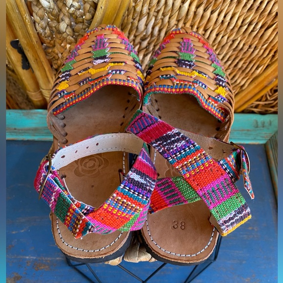New Colorful Leather Woven Women’s Sandals Size 7 - Picture 2 of 7